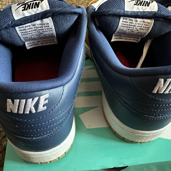 GENTLY USED Supreme x Nike Dunk SB Low QS 'Metallic Gold' - Picture 5 of 14